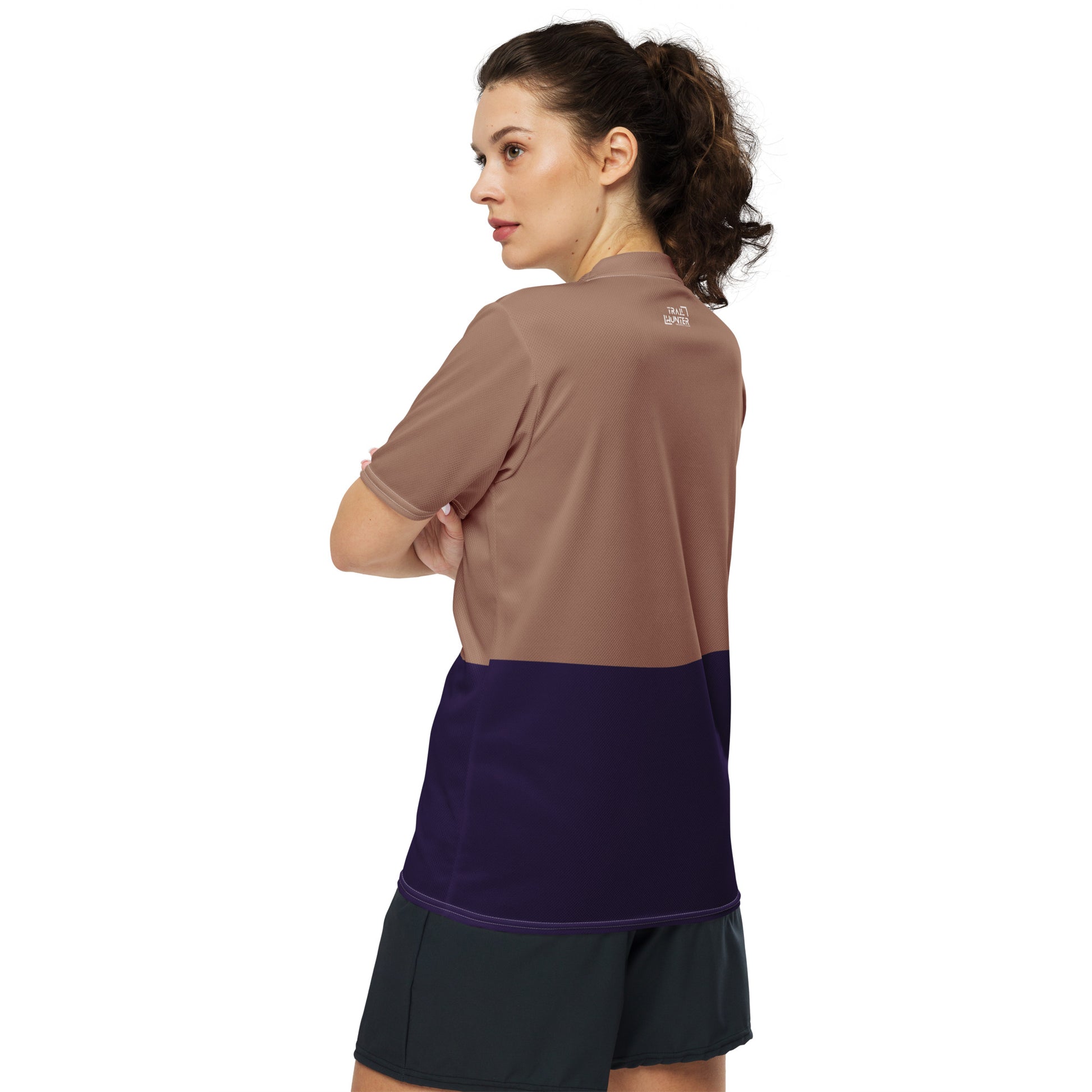 Frau mit trailhunter mtb mocha mousse/Navy Trikot 